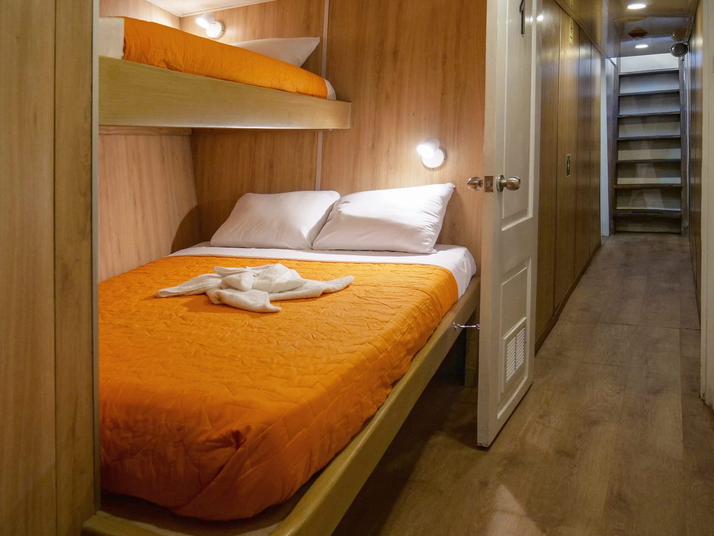 Aqua_lowerdeck_cabin1