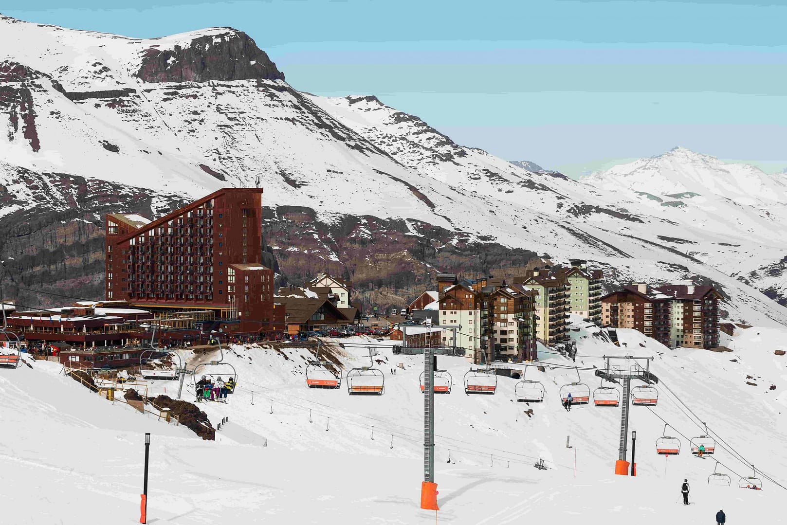 Dejate-asombrar-por-Santiago_ValleNevado-scaled