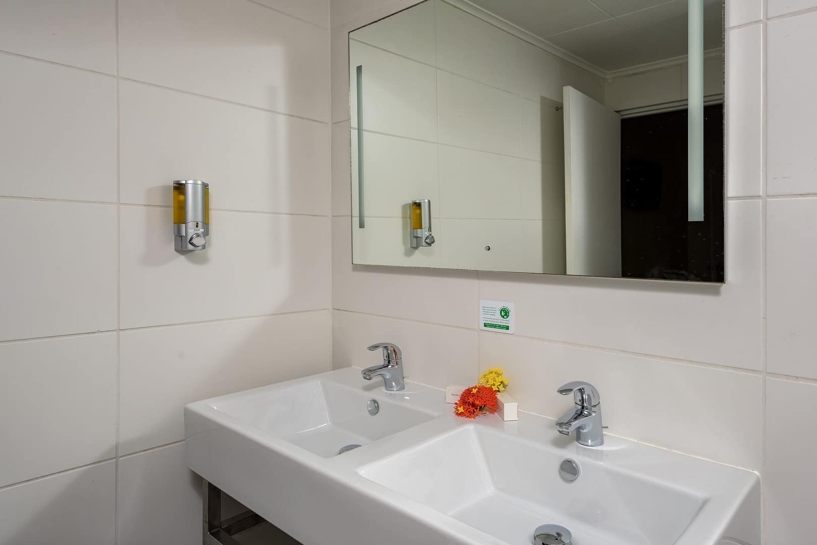 Studio-bathroom-e1568149940937