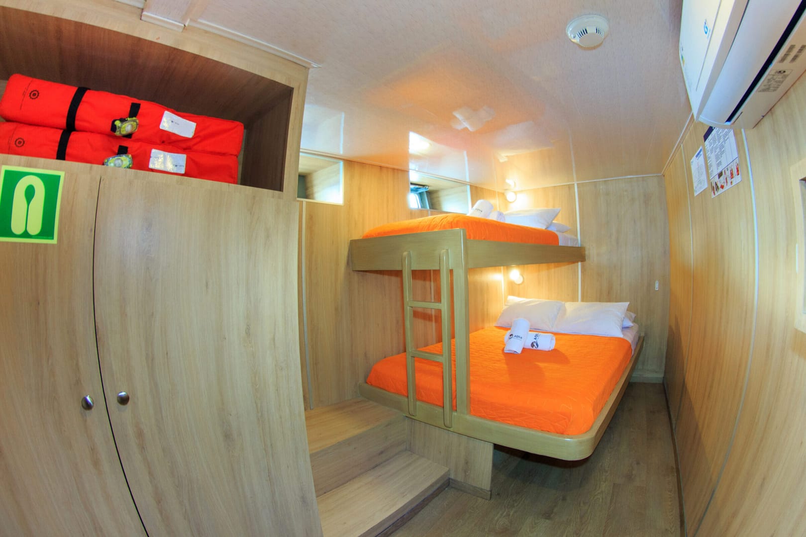 Aqua_lowerdeck_cabin3