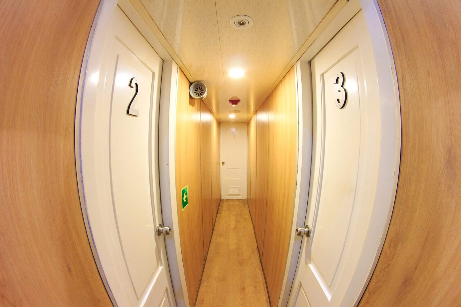 Aqua_lowerdeck_corridors