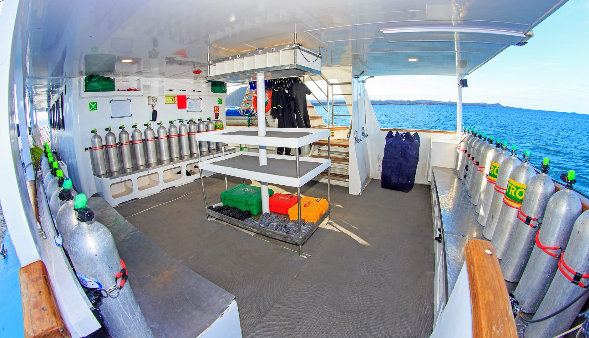 Aqua-dive-platform1