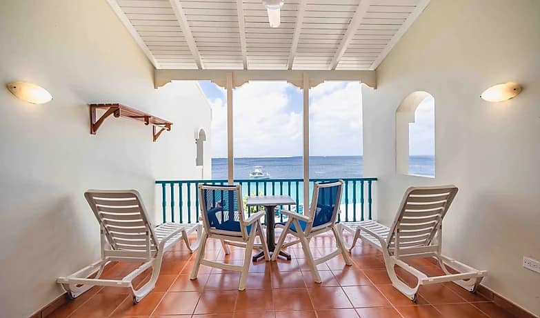 DELUXE OCEAN VIEW JR SUITE